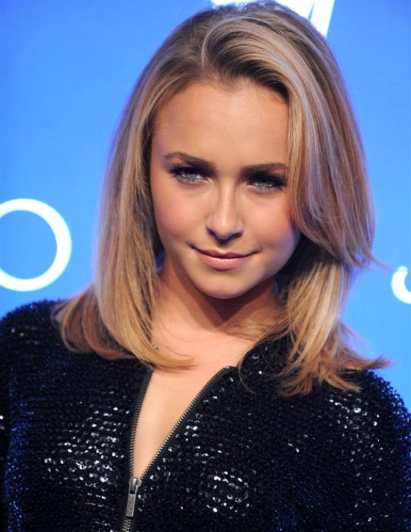 Hayden Panettiere très sexy en pantalon de cuir